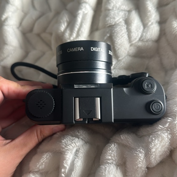 4k Digital Camera - Picture 3 of 4